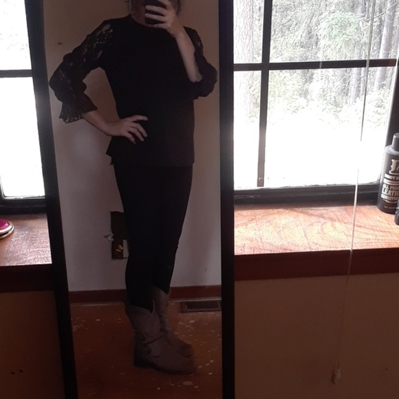 Lace sleeve sweater - Picture 4 of 6